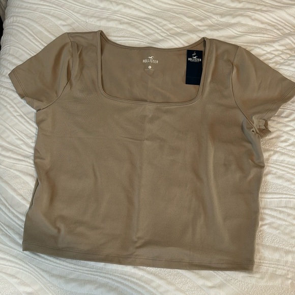 NWT Hollister Square Neck T-Shirt - Picture 2 of 7